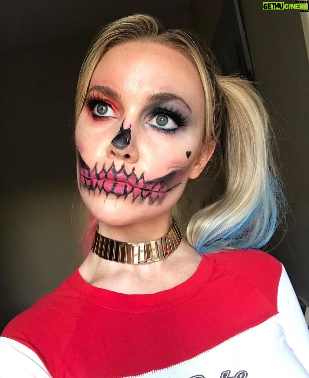 Kelsey Cook Instagram - My Halloween makeup has improved marginally over the years 🎨