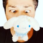 Ken Yasuda Instagram - このたび、シナモロールと私でお料理番組をスタートさせていただくことになりました。 『シナモンと #安田顕 の ゆるドキ⭐️数分クッキング』 10月7日の土曜の朝よりスタートです。 #TBS #シナモン #シナモロール #睨みシナモン