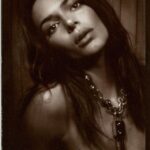 Kendall Jenner Instagram - 🤎