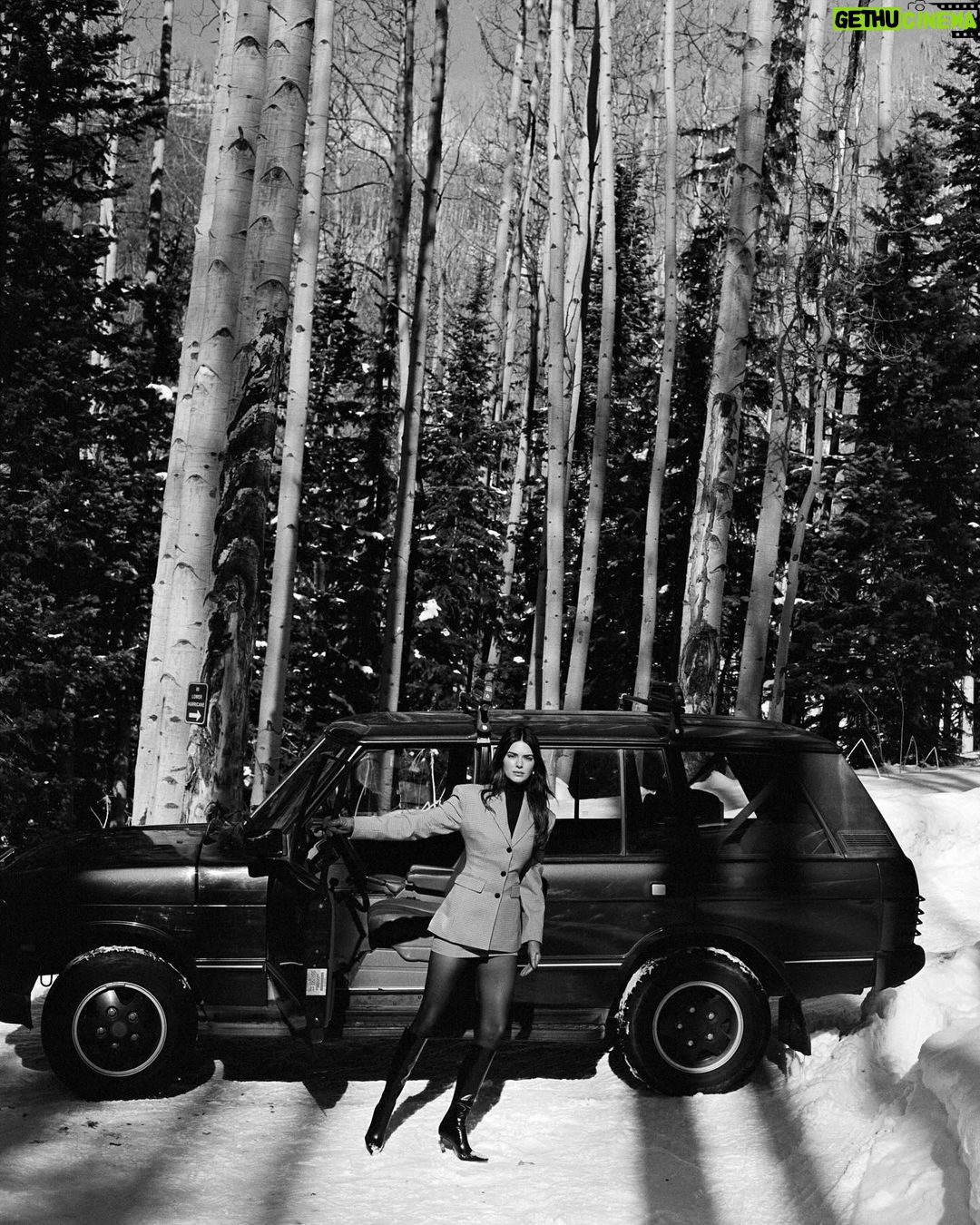 Kendall Jenner Instagram - aspen with @fwrd by @seanthomas_photo
