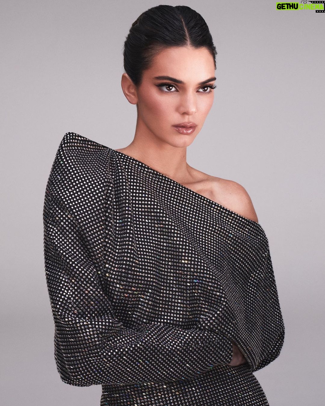 Kendall Jenner Instagram - ever since i was little i can remember L’Oréal being a part of my life and routine. which makes this moment extra special for me :) I’m excited and honored to be joining @lorealparis family and to stand along with so many inspiring women. I’m worth it, as are you ❤️ #LOrealParis #LOrealParisFamily #NewAmbassador #WorthIt