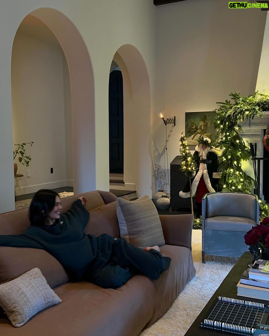 Kendall Jenner Instagram - cozy at home in @alo