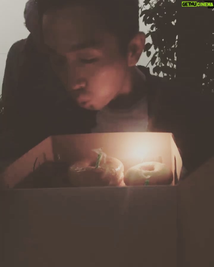 Kentaro Kameyama Instagram - Congrats on your play Exit Strategy @lalgbtcenter Love doughnuts, thank you @silvuh , @norarockstar #projectrunway #projectrunway16 #designerkentaro