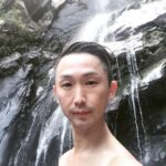 Kentaro Kameyama Instagram - Some particles are positively charged and some are negatively charged. To put it simply, positive ions are molecules that have lost one or more electrons whereas negative ions are actually oxygen atoms with extra-negatively-charged electrons. Negative ions are abundant in nature, especially around waterfalls, on the ocean surf, at the beach and after a storm. They are widespread in mountains and forests. Mexico