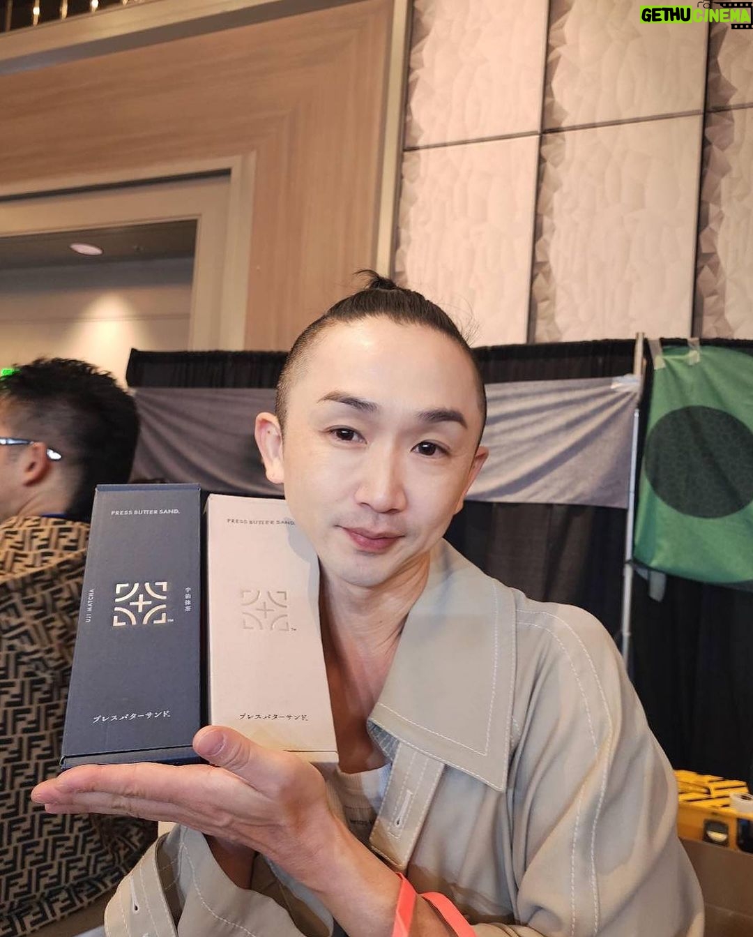 Kentaro Kameyama Instagram - Taki-san invited me to the Japan Food Expo at Hilton Studio City today! All the fresh seafood here was from Japan, and I had many sample tastings. Yum! さばきガールによるマグロの解体ショーはかっこよかったでーす! #supportsake Hilton Los Angeles / Universal City