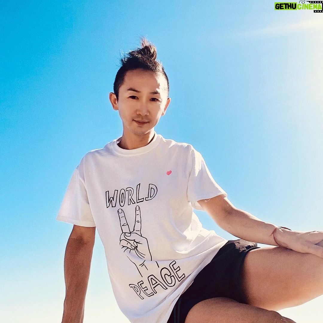 Kentaro Kameyama - 1.5K Likes - “World Peace” What can we do about this…? When we take a CLOSER look at it, we can always find something to make things better.
My “World Peace T” is available for purchase at www.kentarokameyama.com Enjoy the rest of your summer!
#worldpeace #fashion #summer