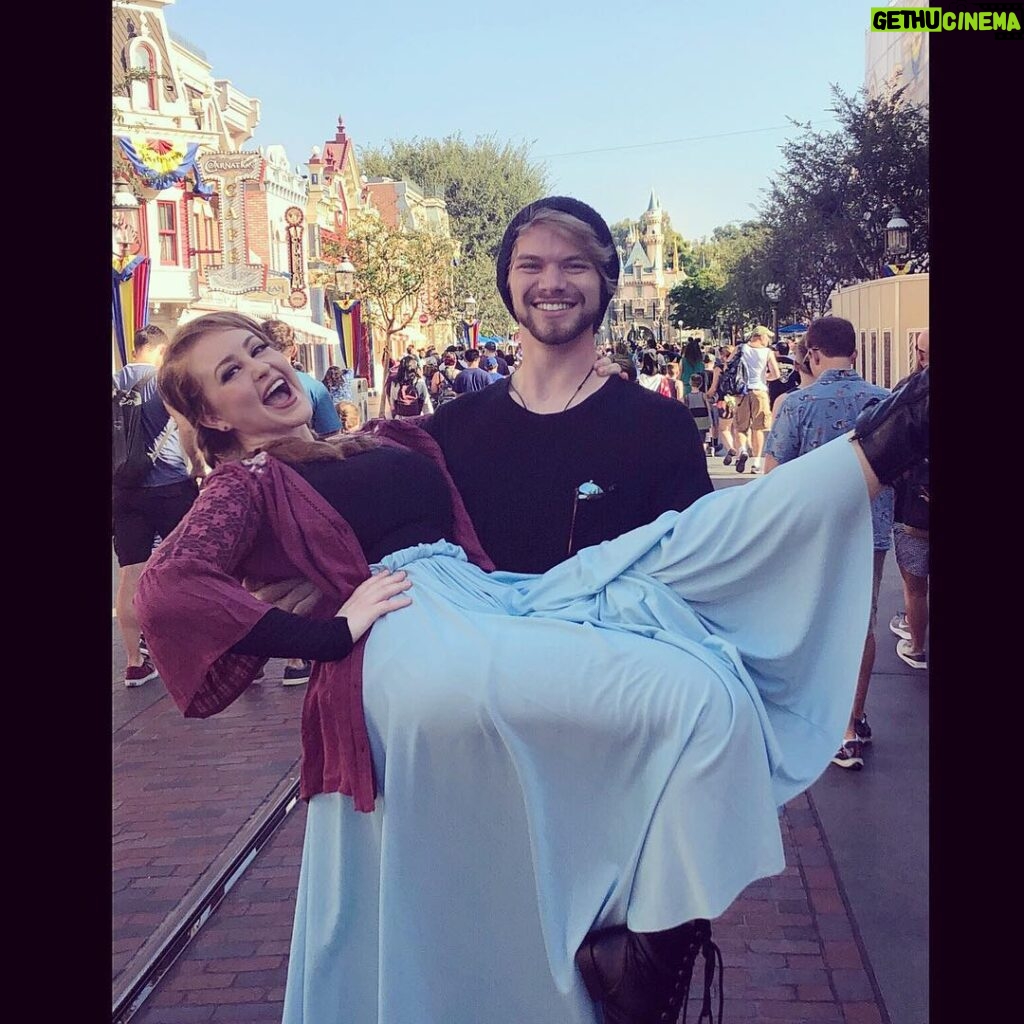 Kenton Duty Instagram - Anna and Kristoff went on a date to Disney #disneybounding @mosleyagin