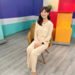 Kerstin Chan Instagram - 生完小孩記憶力會變差是真的 但會不會笨3年 我還不確定 產後2個月上工動動腦 結果出門一下就開始想嬰兒了 各位爸媽會這樣嗎？😉 - 久違上鏡頭 多虧了幫我打理好一切的你們🤍 💈 @jen_ist 幫我染了有質感的美拉德髮色 💄 @boniumake_up 賞我一日美美妝髮 👗 @sugar_lily_official 提供一直被誇獎優雅知性的服裝