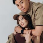 Kerstin Chan Instagram - 聽說不少先生陪拍孕婦寫真時都提不起勁😵 但對很多孕媽咪來說 這10月經歷了身心劇烈變化 都希望能被好好記錄下來 為這趟辛苦卻幸福的難忘旅程留個紀念 有你們的配合就是最棒的支持 如果打起精神、提起勁參與 那就更圓滿了🥰 畢竟一生可能只有一次 像我目前真的不敢想像再次經歷😂 表揚一下不愛拍照的邵爸爸 展現120分的配合度 雖然收工後他回家倒頭大睡3小時 還是一副虛脫的樣子😂 辛苦了辛苦了～ 📚雜誌是 @philipshao 25年前的收藏🏀 謝謝團隊 成全了我想拍出運動雜誌風的願望 📷 @bao_photography 💄@judy_beautyworld Special thanks ✔️ @nike #Nike @karen0576 🫶🏻 #Maternityphotography #孕婦寫真 #孕寫真 #pregnancy