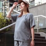 Kerstin Chan Instagram - 卸貨後最期待的事 絕對是運動運動運動！！！ 這九個月胃口差、體力不佳 更別說是要正常運動了 肉都變鬆鬆軟軟 走路雙腳無力 有次下台階差點腿軟跪地 真沒想過肌肉量會落到這般田地🥲 昨晚整理備忘錄 看到以下這組運動課表 是某次教練給我的回家作業 我已經準備好大動特動 回報我委屈的身體 💪🏻💪🏻💪🏻 1.棒式 3組 30~45秒 2.側棒式 每邊各2組 30秒 3.側棒式(上下) 每邊各2組 10下 4.半仰臥起坐 3組10下 5.反向棒式 3組 30秒 （手用力推胸往上挺屁股夾緊） 6.雞排三片 最後一點是讓我犒賞自己 看得出我教練很浮誇吧😆 但我目前想到雞排還是想吐 / 這套是 @ilovemimishop 的孕婦裝 是我散步遛狗時經常的休閒穿搭🚶🏻‍♀️