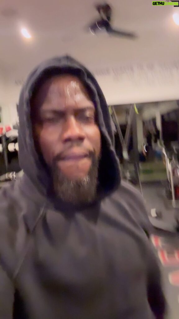 Kevin Hart Instagram - Morning world…..I’m up and at it damn it!!!!!! Operation stay right so you don’t have to get right is in session…. Motivated and focused…. “LIFT” is now streaming!!!!!! Give it a watch damn it…. It’s gooooooood!!!!! #HustleHart