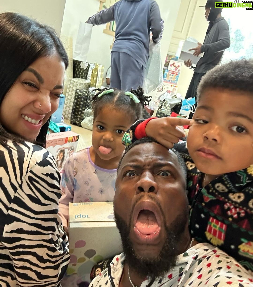 Kevin Hart - 502.7K Likes - Merry Christmas from the Harts β¦.Wishing you all a blessed and beautiful Holiday #LiveLoveLaugh