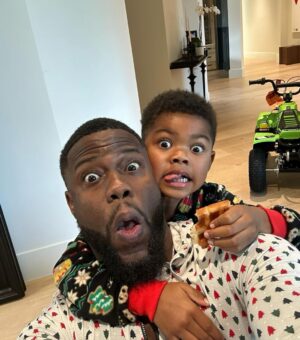 Kevin Hart Instagram - Merry Christmas from the Harts ….Wishing you all a blessed and beautiful Holiday #LiveLoveLaugh