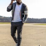 Kevin Hart Instagram – #LilSwag #HartBeat #ComedicRockStarShit