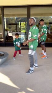 Kevin Hart Instagram - @funnybullqull__ …. The Hart men have officially responded 😂😂😂😂😂 E A G L E S 🦅’ssssss …. Happy Sunday People!!!!!!! #Harts