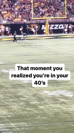 Kevin Hart Instagram - Everyone is laughing at this video but I can’t ….I’ve been here….I know what happened to him😂😂😂😂😂…..this is a strong case of the mind and body not being on the same page 😂😂😂😂 The worst part of this moment is when he watches it back and realizes that nobody pushed him or threw him down….