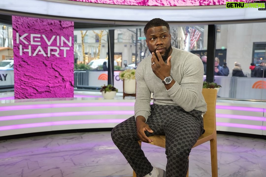 Kevin Hart Instagram - Catch me on the 10 o’clock hour est with @ursulolita & @gugumbatharaw on the @todayshow …. We are talking about “LIFT” …..Let’s goooooooooo we are dropping this Friday on @netflix 💪🏾💪🏾💪🏾💪🏾💪🏾💪🏾 #LIFT