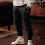 Kevin Hart Instagram - Changing the game with one amazing drop at a time….fellas make sure you put a “F” on ya chest this football season damn it!!!!! Sundays just got a whole lot better ….and yes that green combo is a small nod to the city of brotherly love!!!!!! Fly Eagles Fly 😂…. My drop is available NOOOOOOWWW!!!!! Get yours today!!!!! @fableticsmen