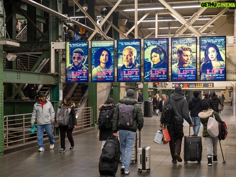 Kevin Hart Instagram - This is what a Marketing Campaign for a K Hart movie looks like…. I can’t think my partners at @netflix enough!!!!! Your support means the world to me & @therealhartbeat ….I love you guys!!!!!!! “Lift” hits @netflix tomorrow….Mark ya calendars people!!!!!!