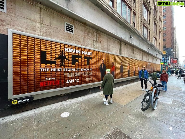 Kevin Hart Instagram - This is what a Marketing Campaign for a K Hart movie looks like…. I can’t think my partners at @netflix enough!!!!! Your support means the world to me & @therealhartbeat ….I love you guys!!!!!!! “Lift” hits @netflix tomorrow….Mark ya calendars people!!!!!!