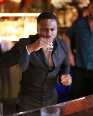 Kevin Hart Instagram - Ain’t no party like a Kevin Hart party because a Kevin Hart party don’t stop….especially when I’m bartending …. I had the @grancoramino flowing at @komodolv at the Fontainebleau ….#HardWorkTasteDifferent