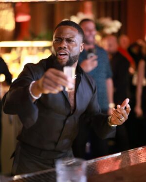 Kevin Hart Instagram - Ain’t no party like a Kevin Hart party because a Kevin Hart party don’t stop….especially when I’m bartending …. I had the @grancoramino flowing at @komodolv at the Fontainebleau ….#HardWorkTasteDifferent