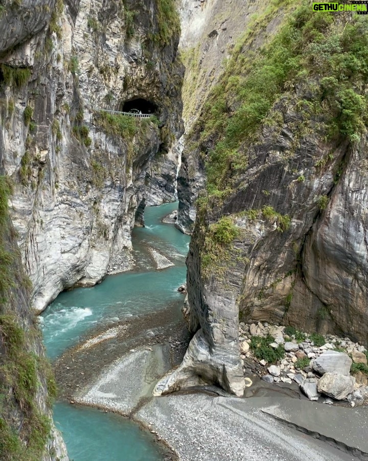 Kevin Miranda Instagram - Journée randonnée au Parc national de Taroko 🤩 #taiwan #hualien #taroko #tarokonationalpark #nature #visittaiwan #taiwantourism #asiatrip Taroko National Park