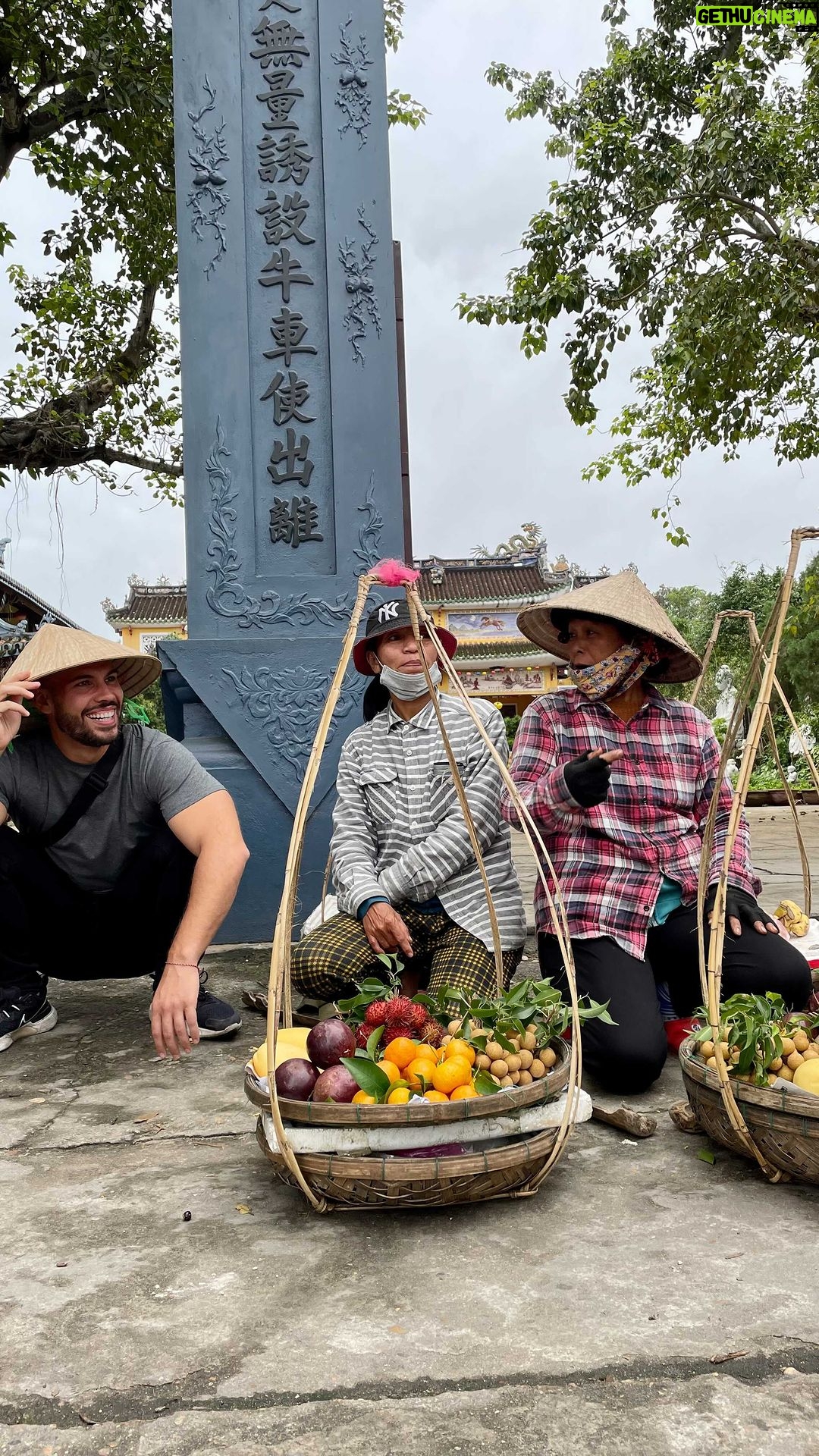 Kevin Miranda Instagram - Hoi An « la ville des lanternes » & Ninh Binh « la baie d’Halong terrestre » Le Vietnam, quel pays ! 😍 #vietnam #vietnamtravel #vietnamtrip #hoian #hoianvietnam #ninhbinh #travelasia #travelgram #traveling