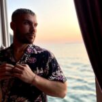 Kevin Miranda Instagram - ☀️Couché de soleil sur la baie d'Halong J'ai mis ma plus belle chemise pour vous #maitresushi #voyage #trip #vietnam #viet #halongbay #photo #picoftheday #sushi #sunset #travel #love #picture #asia #cruise #nature