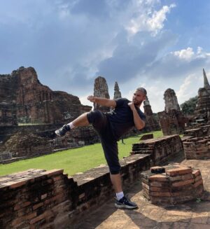 Kevin Miranda Instagram - 🔥 J'ai réalisé un p'tit rêve en visitant cette magnifique ville et ses cités antiques qui ont bercé mon enfance

👉 Qui reconnaît ces lieux ?
💪 Pour qui je me prends ?
🎬 A quel film je pense ? 

💎 Quant à ma maîtrise du 720 retourné kick dans ta gueule, je le dois à cet homme : coach @drhyan‼️

#cite #antique #travel #photo #movie #pix #kick #jc #vd #720 #city #photooftheday #quittemamaison #watchaaaaaa