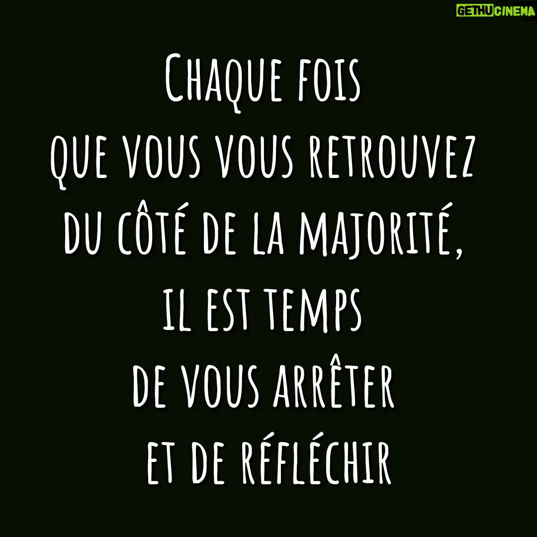 Kevin Miranda Instagram - 👁️ Mark Twain 👁️ 👉 Une de mes citations préférées qui m'a vraiment aidé à élargir mon champ de compréhension ⭕ Notre attention est extrêmement précieuse et ce qui concentre l'attention du + grand nombre possède un immense pouvoir ➡️ C'est pourquoi il est primordial de faire une petite halte, de respirer un grand coup et de réfléchir ⛰️ La Vérité est un sommet qu'il est dangereux de vouloir gravir d'une traite 👁️ Avoir une vision large et toujours se rappeler de prendre du recul ✨ Voilà ce que je pense, et toi ? Partage moi ton point de vue #citation #mots #phrase #reflexion #photo #phrases #question #philosophe #philosophie #photooftheday #picture #quote #insta #instadaily #instamood #marktwain #attention