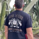 Kevin Miranda Instagram - 🦁 Qui connait cette marque AEON ? @aeonbelion 💣 On parie que vous ne vous êtes jamais sentis aussi bien dans un t-shirt 😏 🦁 #blackfriday t'as capté #quality #confort #design #gymwear #sport #vetements #lion #brand #frenchtouch #gainz #training #photo #photooftheday #aeon #belion #clothes #mindset