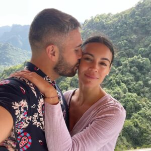 Kevin Miranda Instagram - 💛♥️

@sarahynob 

#vietnam #aventure #jungle #nationalpark #catba #couple #picture #pics #love #trip #travel #photo #nature #asia #viet