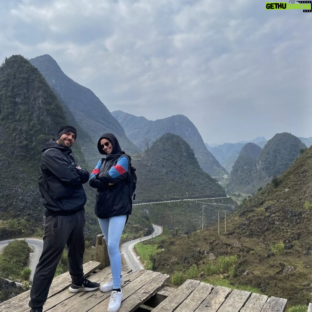 Kevin Miranda Instagram - 🇻🇳 Dans les montagnes au Nord du Vietnam ♥️ @sarahynob #vietnam #hills #trip #ride #mountains #hmong #travel #photo #instadaily #couple #love #picture #photooftheday #ensemble #enblesem