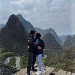 Kevin Miranda Instagram - 🇻🇳 Dans les montagnes au Nord du Vietnam 
♥️ @sarahynob 

#vietnam #hills #trip #ride #mountains #hmong #travel #photo #instadaily
#couple #love #picture #photooftheday #ensemble #enblesem
