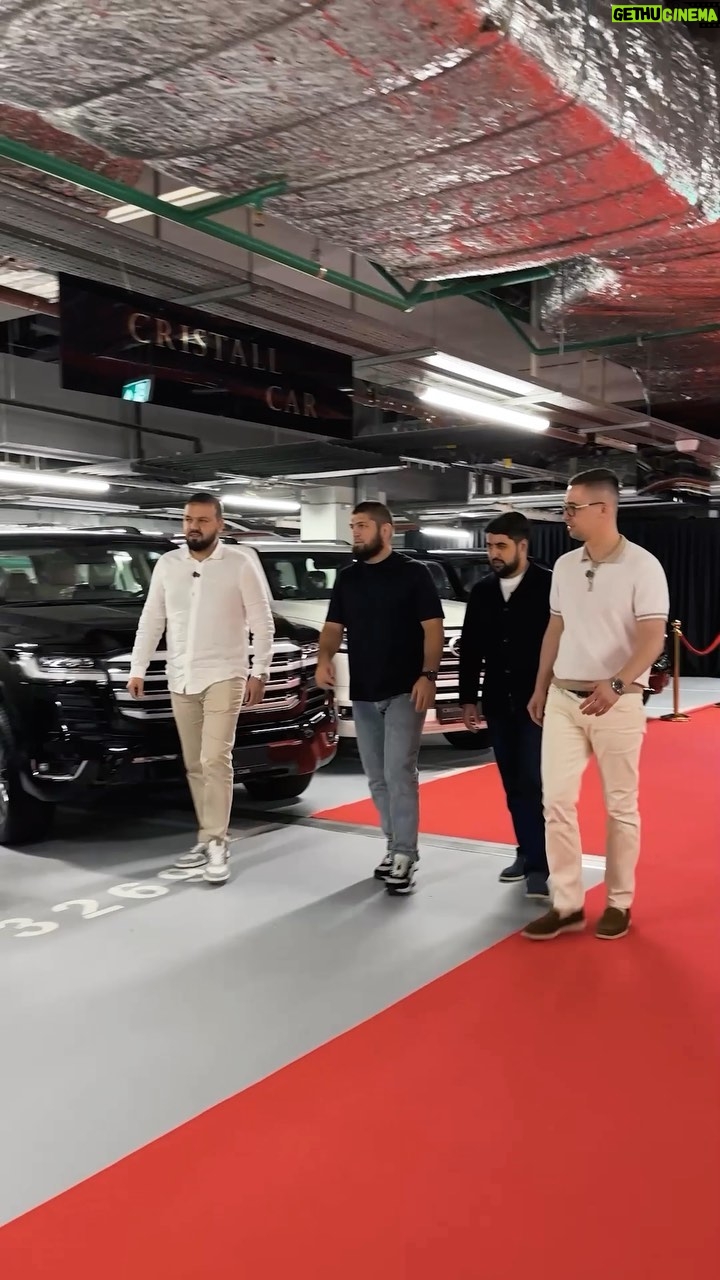 Khabib Nurmagomedov Instagram - Рад сообщить ,что стал амбасадором одного из крупнейших автосалонов в России @cristallcar.ru Здесь вам предложат лучшие цены в России на многие бренды автомобилей,в том числе на Тойоту и Лексус . Автомобили в наличии и на заказ . На счет скидок сами договаривайтесь на месте )))