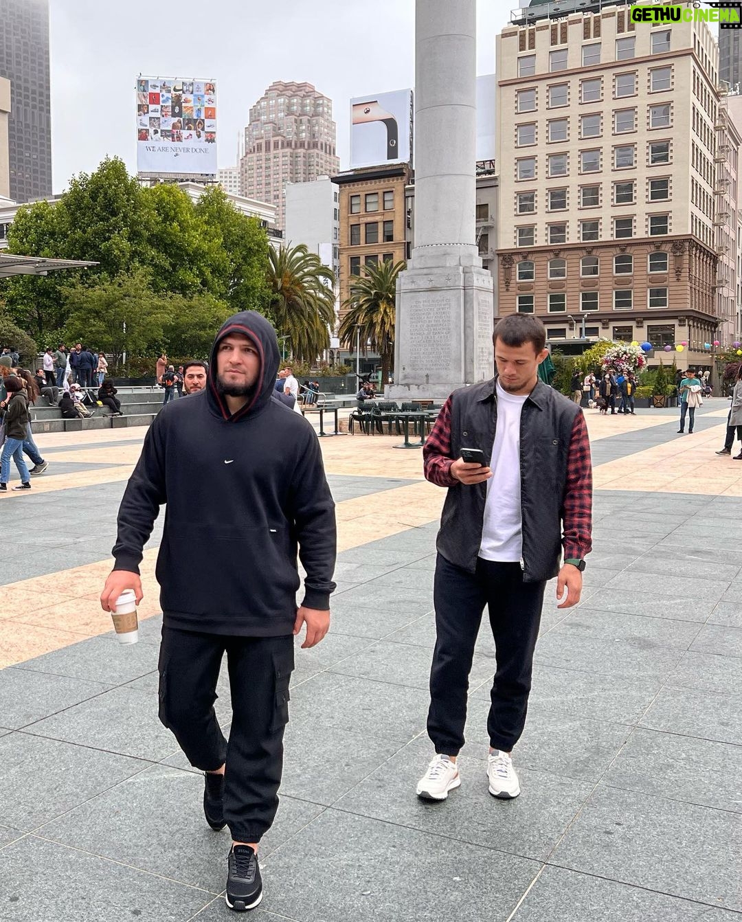 Khabib Nurmagomedov Instagram - Historical #Bellator300 event in San Diego, California headlined by my Brother @usman_nurmagomedov vs Brent Primus. Step by step my young brother is moving forward and he’s the flag bearer of our Family on international arena today. October 7 his second title defense 🤲🔝 Let’s go my Brother @usman_nurmagomedov