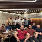 Khabib Nurmagomedov Instagram - Сегодня был насыщенный день с братьями. Тренировки, Ифтар, Таравих. Обсудили много ближайших планов. Этот месяц поистине является удивительным месяцем ( Рамадан) 🤲 Не упускайте возможность сделать добро близким своим людям, не забывайте: больных, сирот, бедных и нуждающихся людей, не обязательно быть богатым человеком чтобы помогать. Пусть Аллах поможет нам во всем и простит наши грехи и упущения по милости Своей. Спасибо @papakha.rest за Ифтар 👌👍