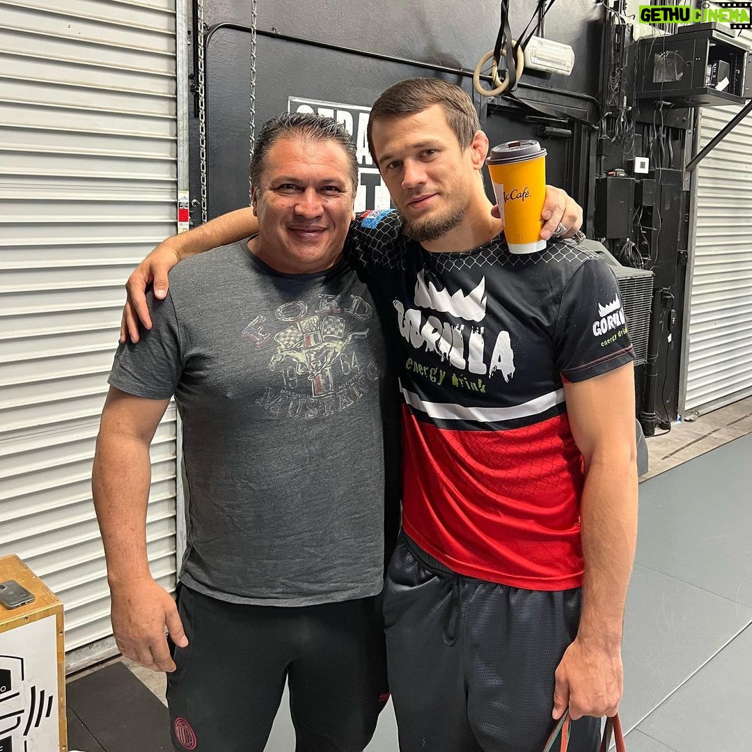 Khabib Nurmagomedov Instagram - It was amazing performance guys. Coach @akajav thank you so much for everything you doing for brothers 👊 Просто отличное выступление Брат, растешь с каждым боем @usman_nurmagomedov #BellatorLightweghtChamp