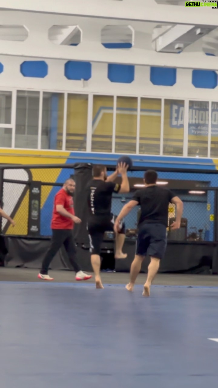 Khabib Nurmagomedov Instagram - Бросать не давайте )))