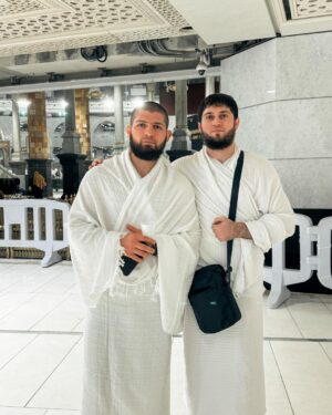 Khabib Nurmagomedov Instagram - Неделя на священном месте.
#Mecca 🕋🤲
#Alhamdulillah for everything