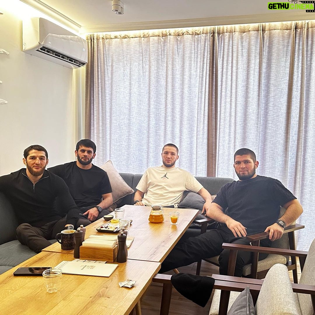 Khabib Nurmagomedov Instagram - Breakfast papakha_coffee