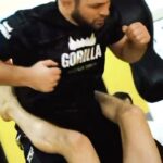 Khabib Nurmagomedov Instagram - Это была утренняя тренировка во время крайней нашей поездки в Казахстан, когда вся команда хотела с утра поспать, но увы у них это не получилось))) ну вы поняли почему )) Спасибо команде @gorillaenergy @gorillafighting