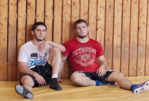 Khabib Nurmagomedov Instagram - Просто лучший 👊
Доказал это в упорном, конкурентном бою, против лучшего действующего бойца планеты.

Всегда есть над чем работать.

Но это история уже останется надолго в этом виде спорта.

Просто вспомните на своей памяти, кто возглавлял рейтинг лучшего бойца вне зависимости от весовой категория с Евразии за всю истории смешанных единоборств, их было всего лишь пару бойцов и Ислам уже в этом списке.

Ты уже история Брат @islam_makhachev