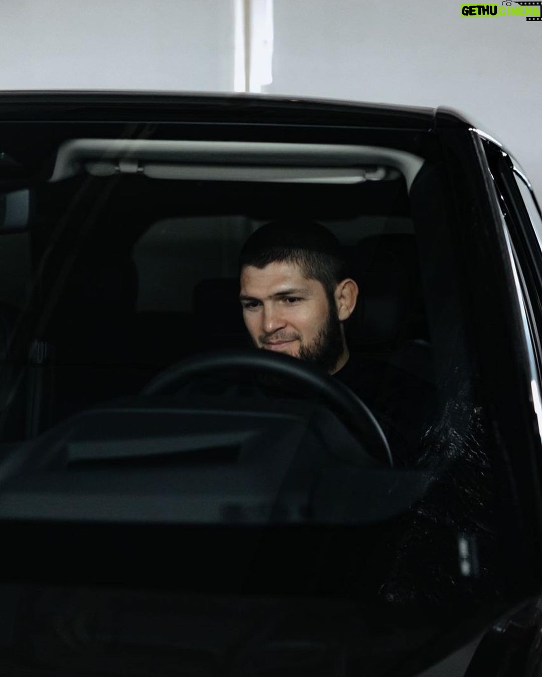 Khabib Nurmagomedov Instagram - Ребята из @cristallcar.ru честно и достойно ведут свой бизнес, не накручивают дополнительных услуг при покупке автомобиля. Crystal Car - это комфортное оформление документов под ключ за 1-2 часа, и возможность поставить машину на учет сразу после покупки. @cristallcar.ru