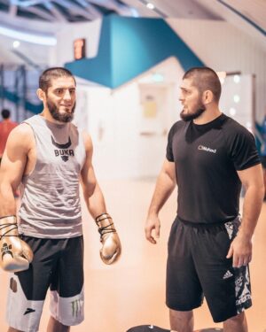 Khabib Nurmagomedov Instagram - Младший только вперед 👊 #ufc294

Ты многое прошел в этом спорте🔝