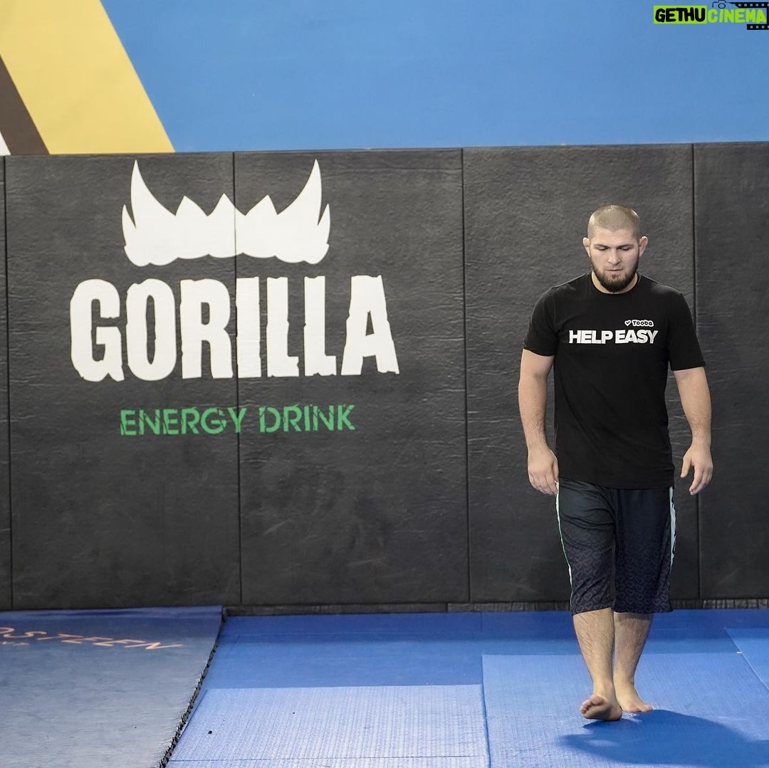 Khabib Nurmagomedov Instagram - Хорошо, что проснулся ….