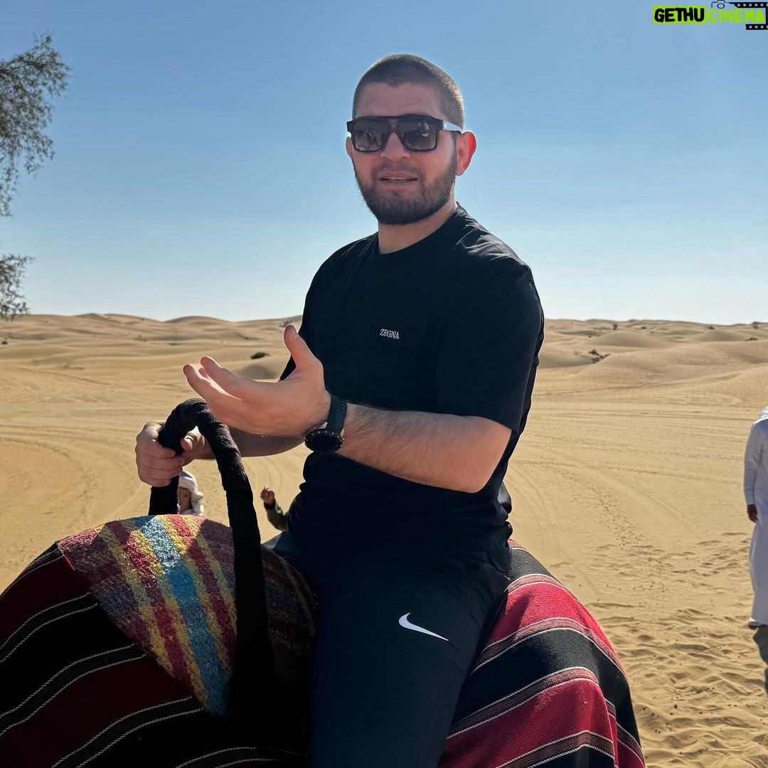Khabib Nurmagomedov Instagram - Всевышний упомянул в Коране это удивительное животное, просто почитайте про верблюд, это на самом деле удивляет. Holy Quran 88:17 —————— أَفَلَا يَنظُرُونَ إِلَى الْإِبِلِ كَيْفَ خُلِقَتْ Неужели они не видят, как созданы верблюды,
