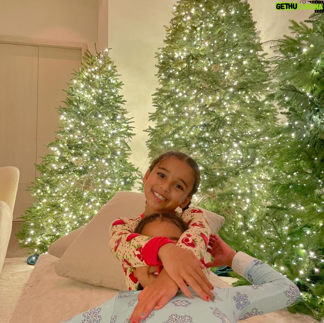 KhloΓ© Kardashian Instagram - The MOST magical time of year!!! We are in the Christmas spirit in our Christmas pajamas and our Christmas dance moves ππ π€ΆπΌπ€ΆπΌπ
πΌπ
πΌβ₯οΈβ₯οΈππ pajamas: @zipnbear