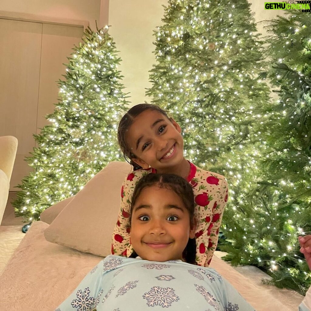 Khloé Kardashian Instagram - The MOST magical time of year!!! We are in the Christmas spirit in our Christmas pajamas and our Christmas dance moves 🎄🎄 🤶🏼🤶🏼🎅🏼🎅🏼♥♥🎄🎄 pajamas: @zipnbear